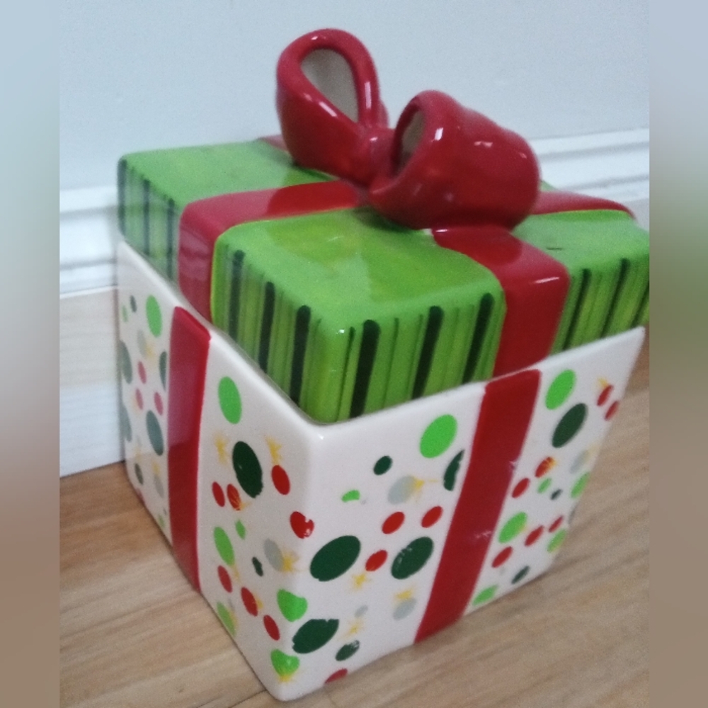 David's Cookies Holiday Cookie Jar Christmas Present - Ceramic Jar with Lid - Picture 1 of 10